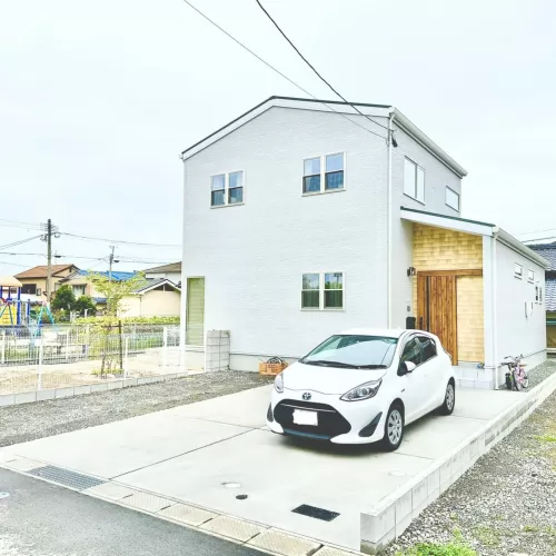 「家族 犬🐶 猫🐱 と過ごす､木のフローリング癒しの家」大村市W様邸～スキップフロアと吹き抜け階段～のサムネイル